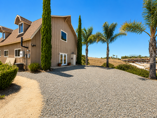 Peaceful Hillside Retreat with Scenic Views in Temecula – photo 1