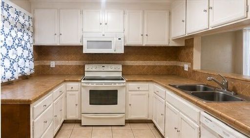 Spacious 3-Bedroom Condo with Modern Comfort in Fresno – photo 1