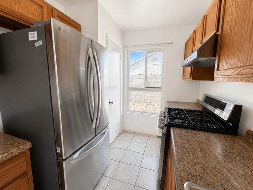 Spacious 4-Bedroom Home with Solar in Adelanto – photo 1