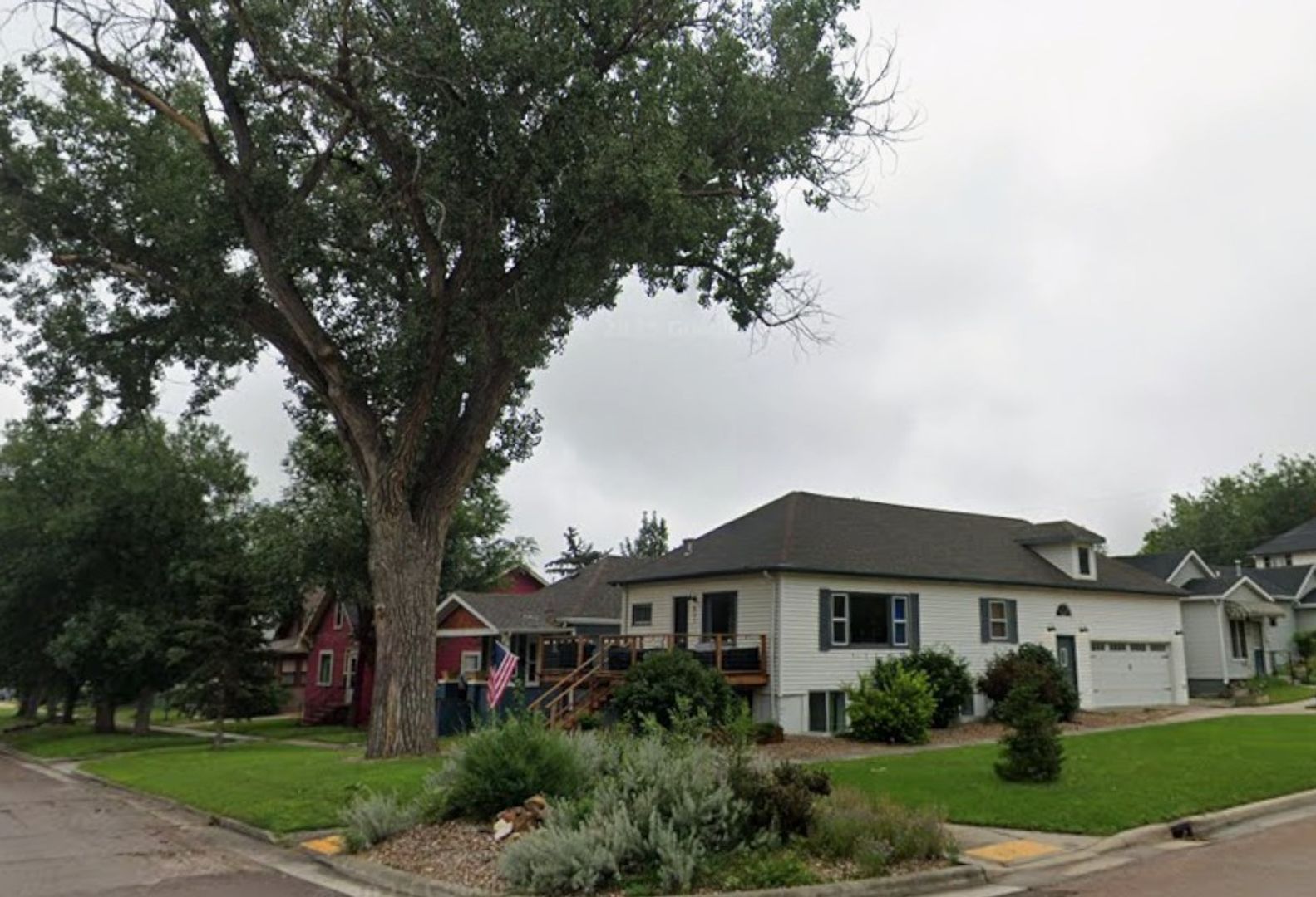 Rapid City House: 831  Saint James