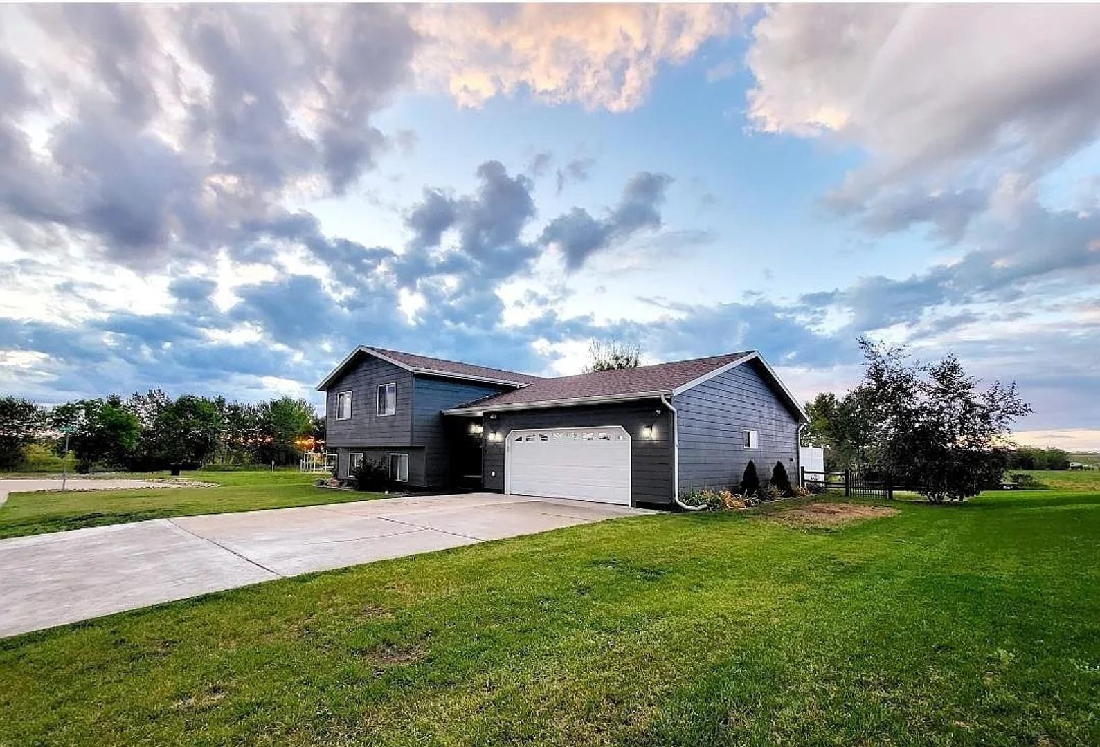 Box Elder House: 232 Ruhe Ln