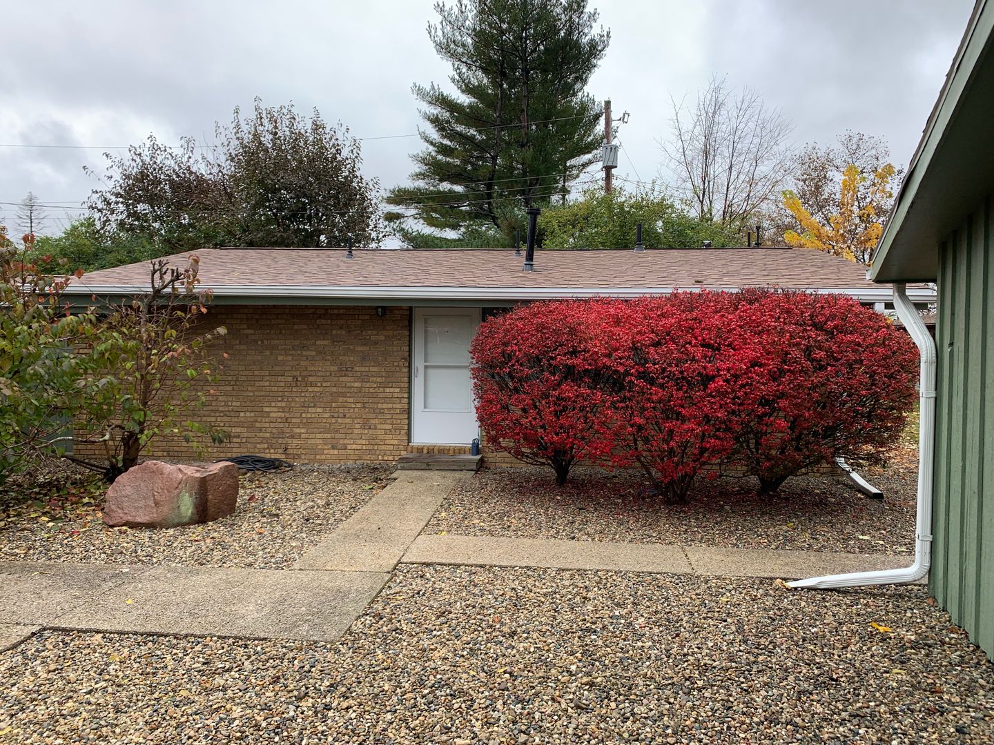 Champaign Apartment: 1115 Broadmoor Dr.