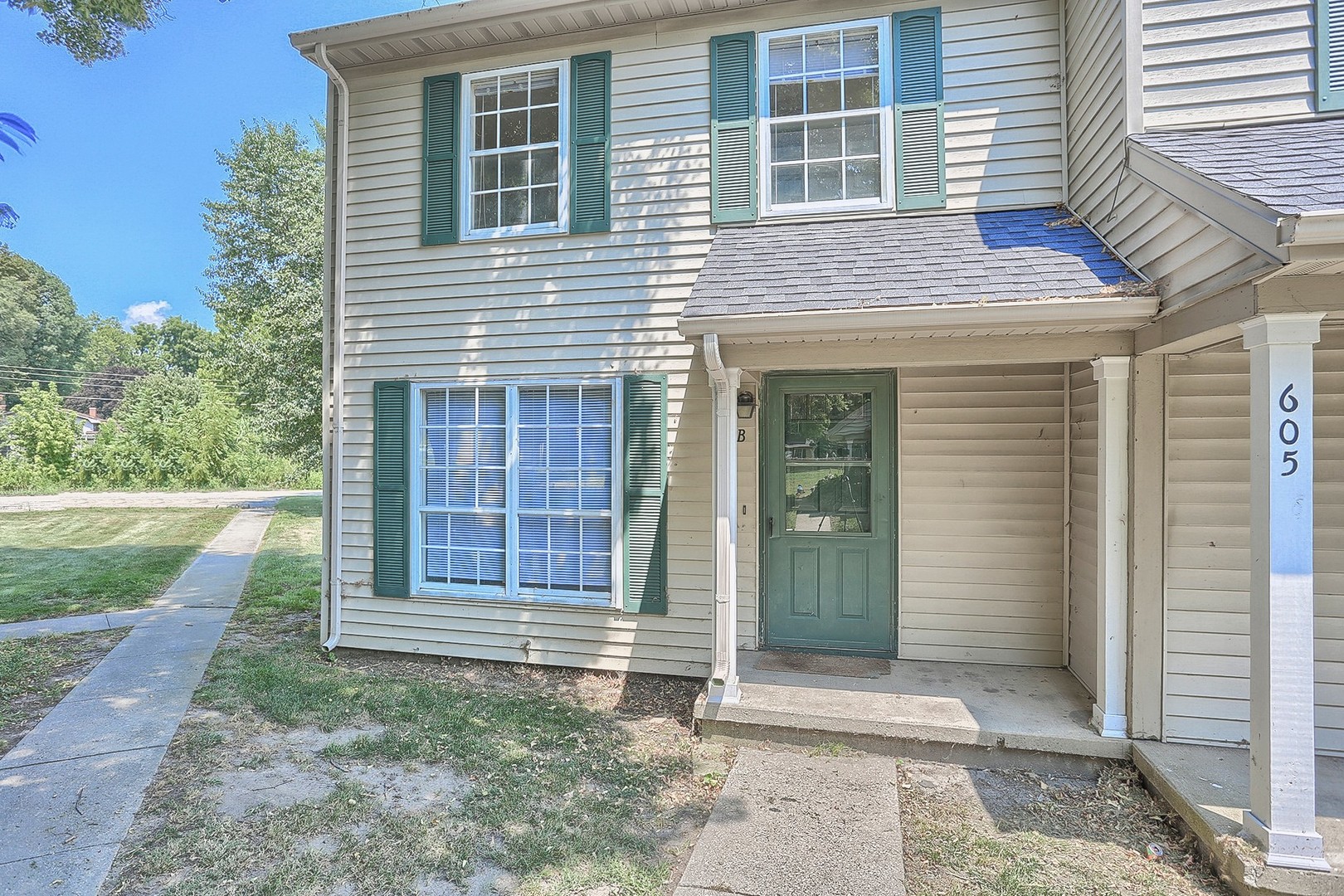 Champaign Apartment: 605 English Creek Ct.