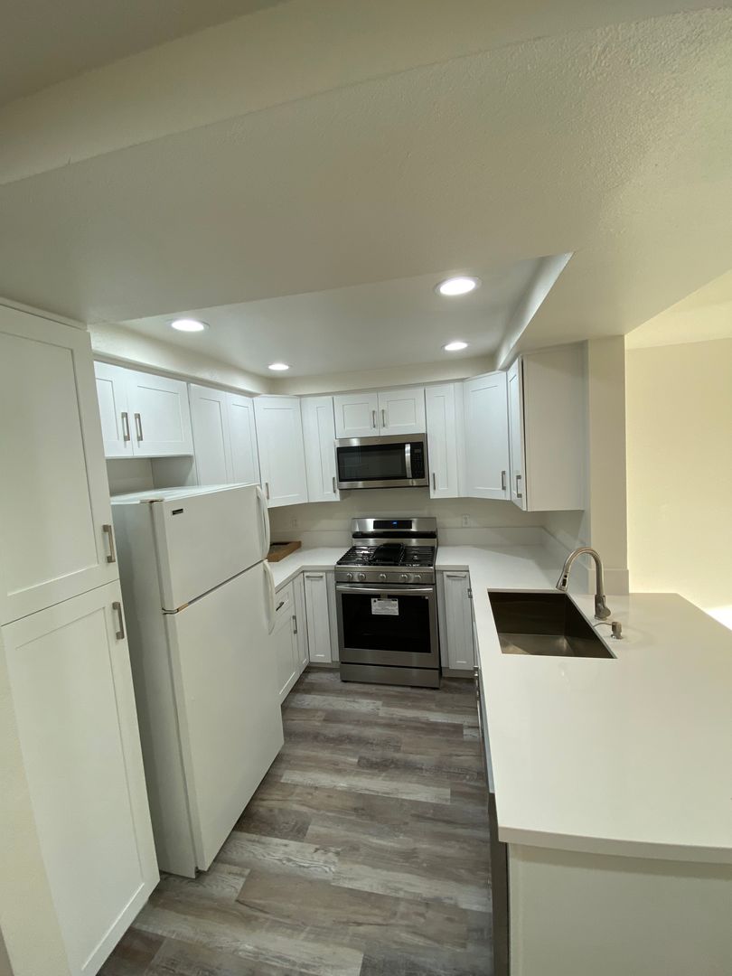 Playa del Rey Condo: 8601 Falmouth Ave