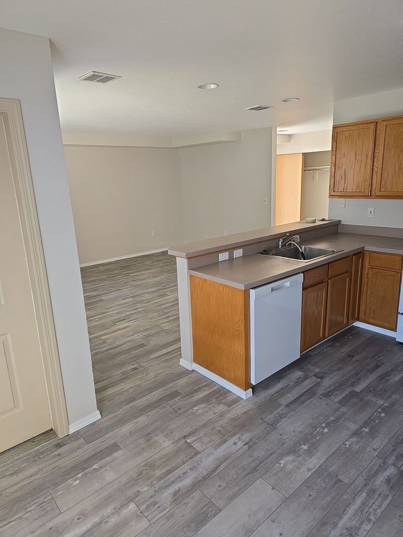 Coeur d' Alene Apartment: 2712 N Howard St