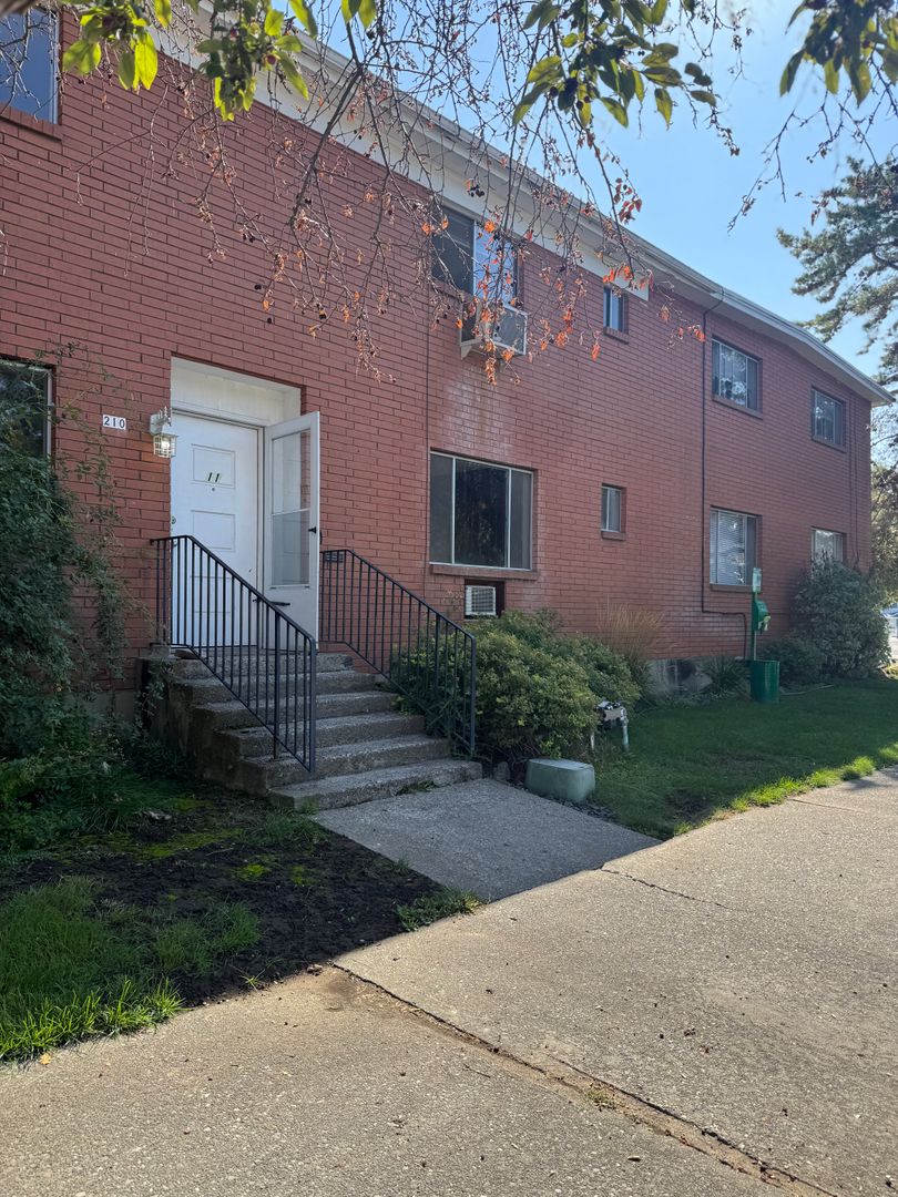 Coeur d' Alene Apartment: 1201 E Lakeside Ave