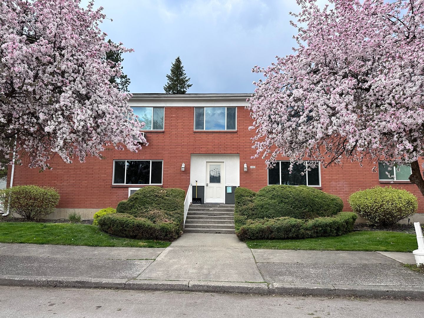 Coeur d' Alene Apartment: 1201 E Lakeside Ave