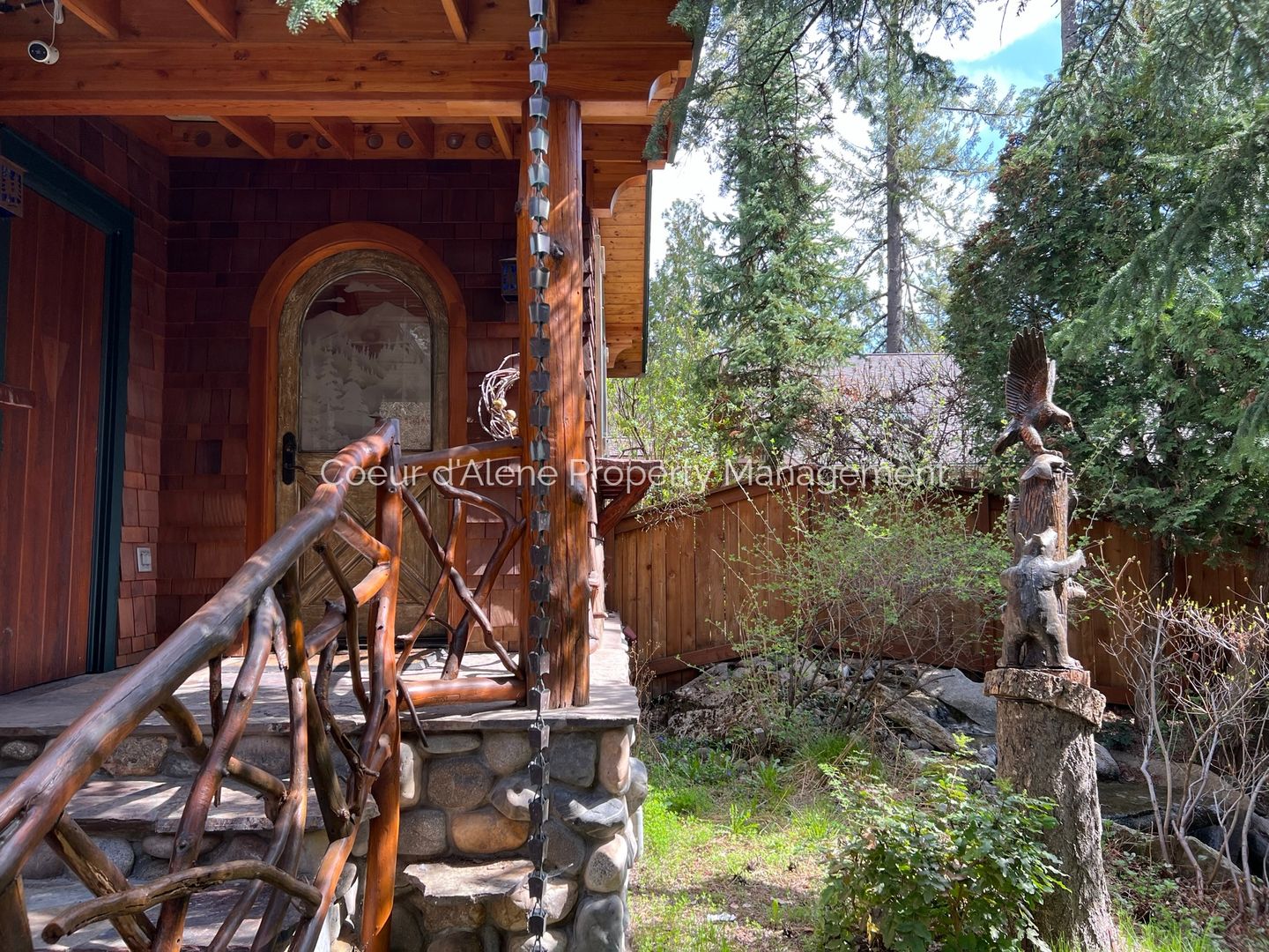 Hayden Lake House: 10646 N Lakeview Dr
