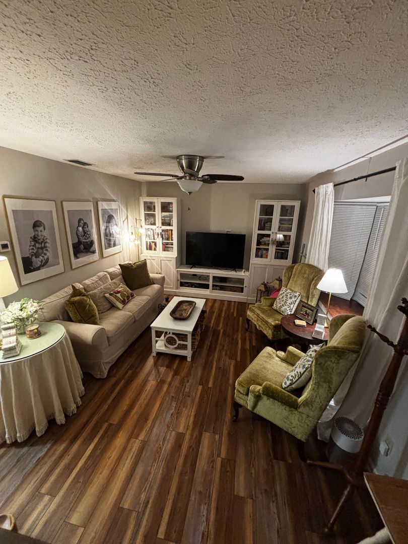 Lynchburg House: 164 Kitty Hawk Square