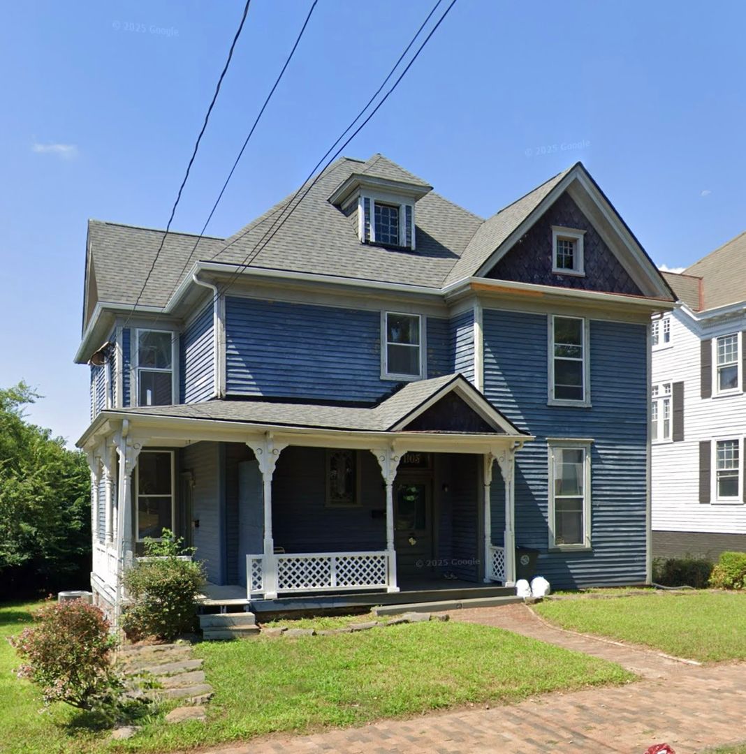 Lynchburg Apartment: 1105 Fillmore Street