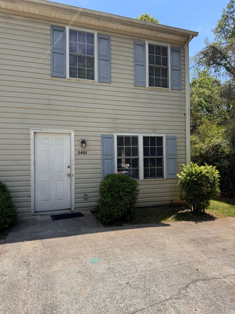 Lynchburg Apartment: 540 Monticello Avenue