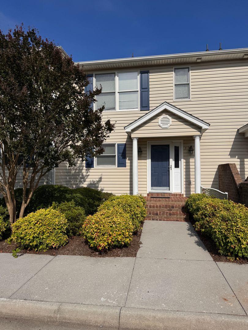 Hardy Townhome: 500 Cambridge Court