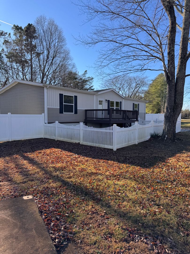 Concord House: 36 Cobblestone Lane