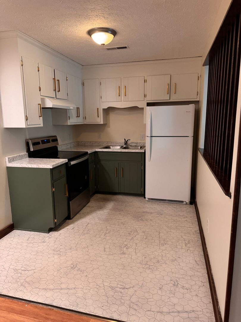 Lynchburg Apartment: 176 Deer Creek Drive