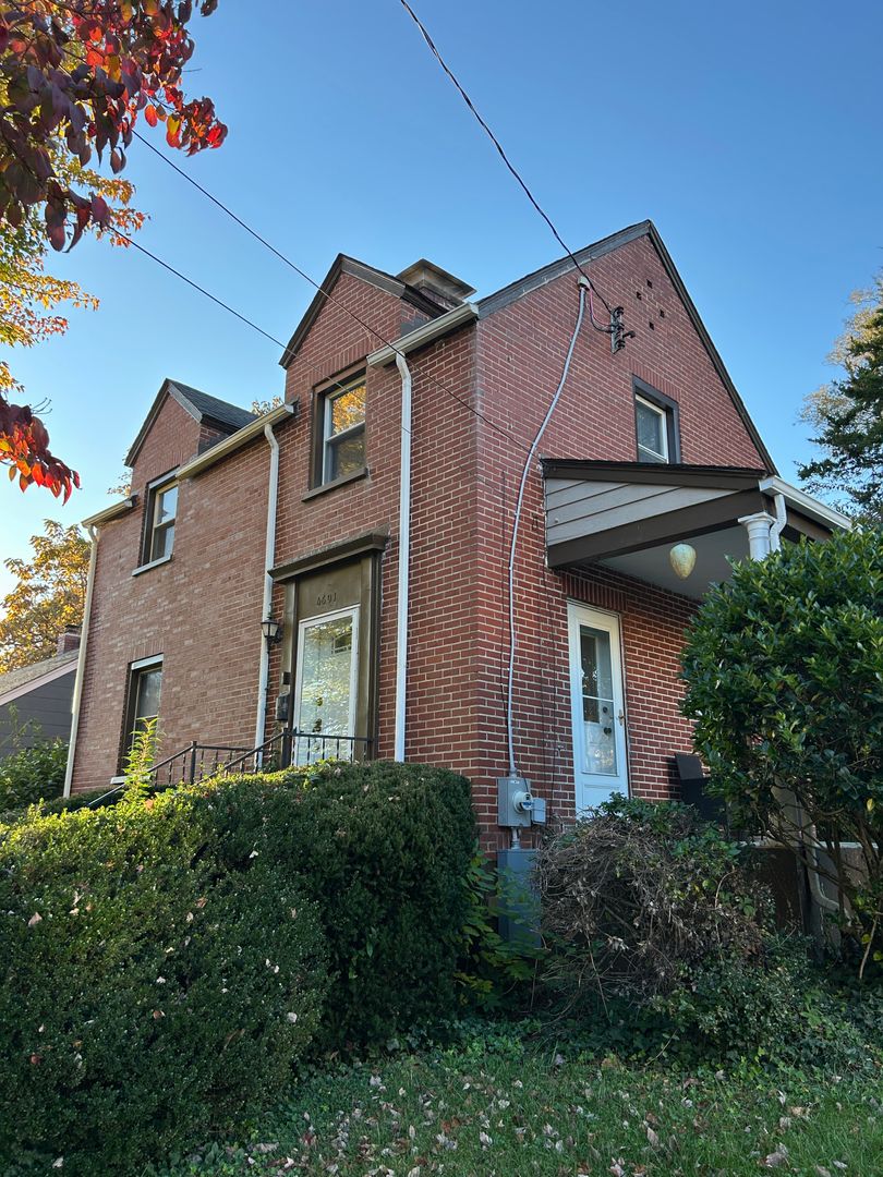 Lynchburg House: 4601 Fairmont Avenue