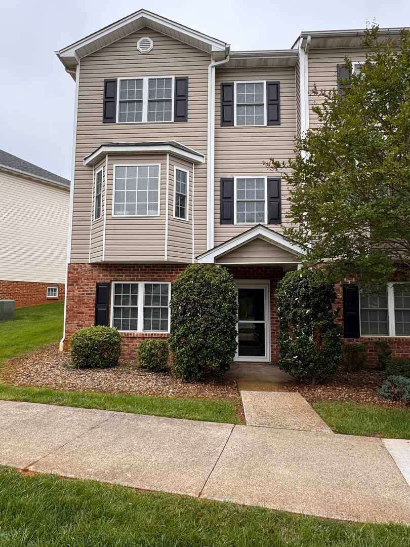 Lynchburg Townhome: 763 Wyndhurst Drive