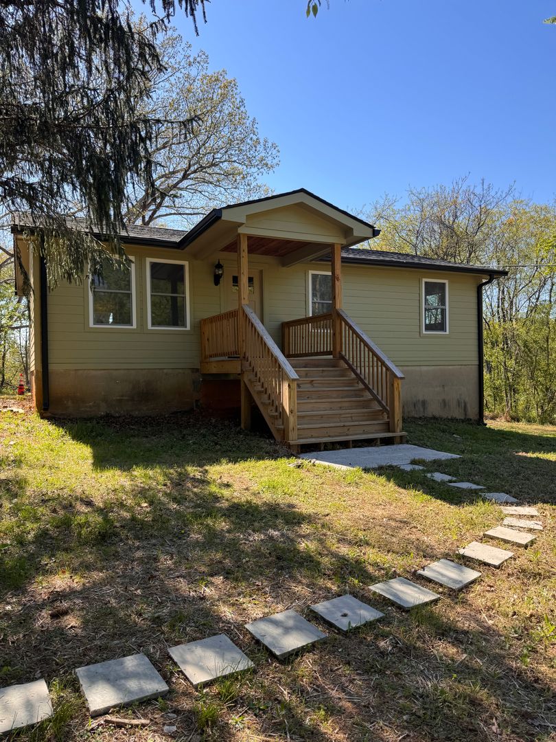 Concord House: 2465 Stage Road