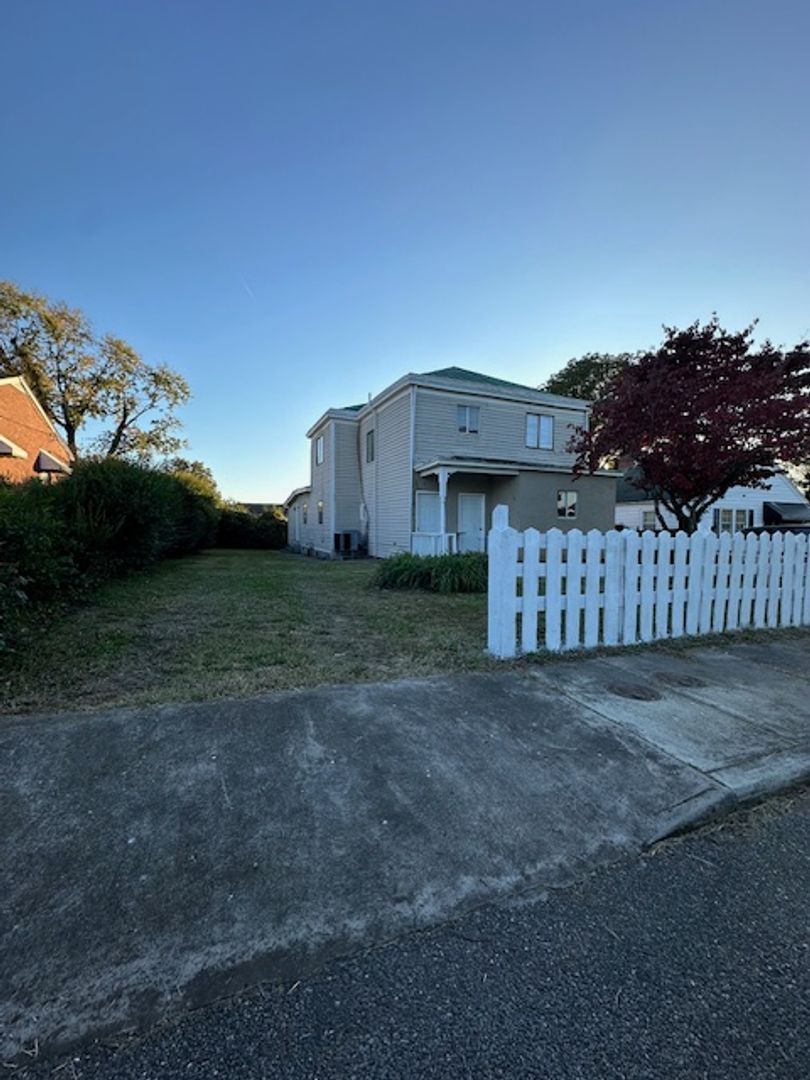 Lynchburg Apartment: 2013 Early Street