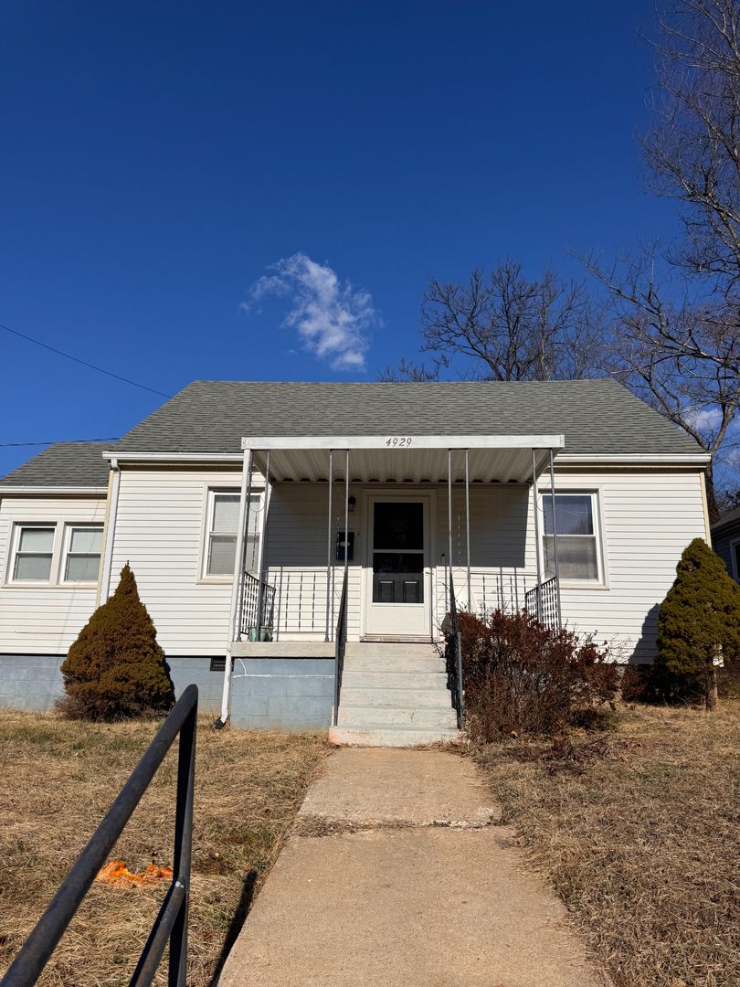 Lynchburg House: 4929 Windsor Avenue