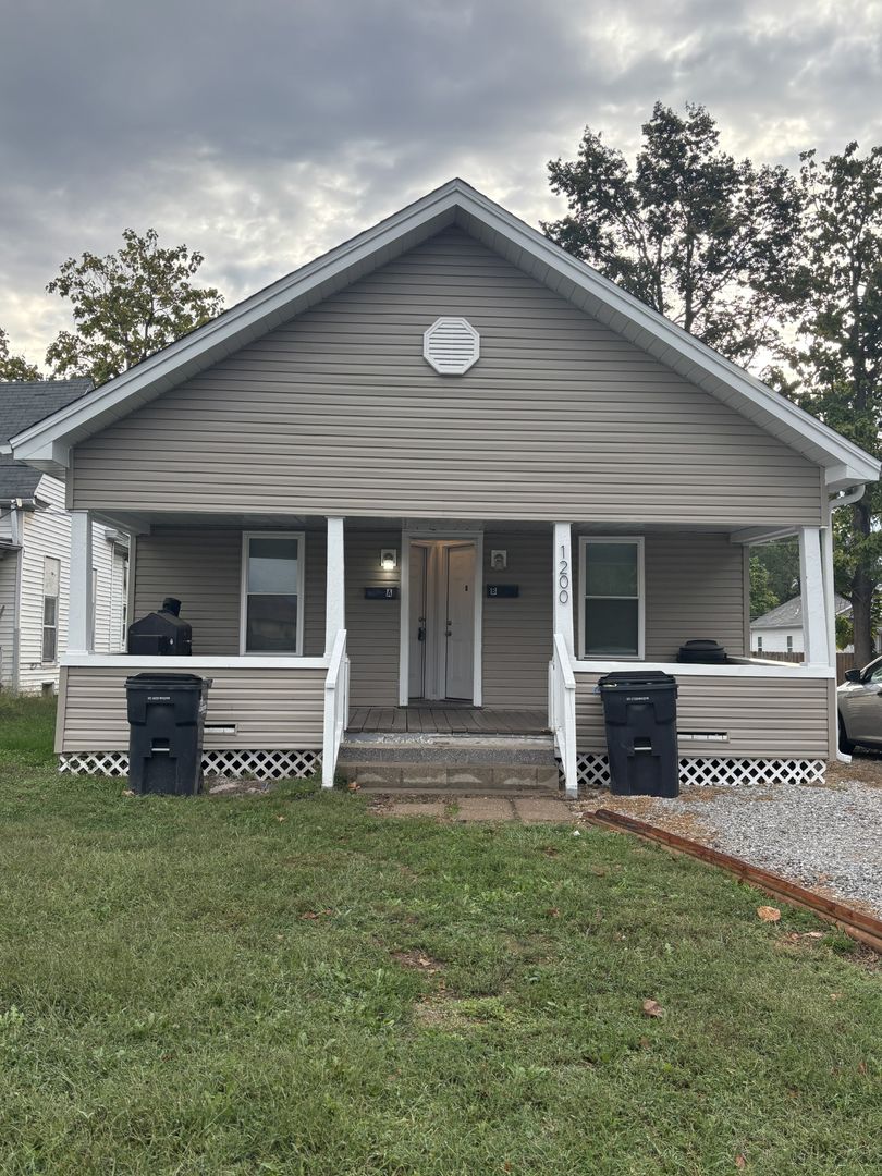 Columbia Apartment: 1200 N 8th St