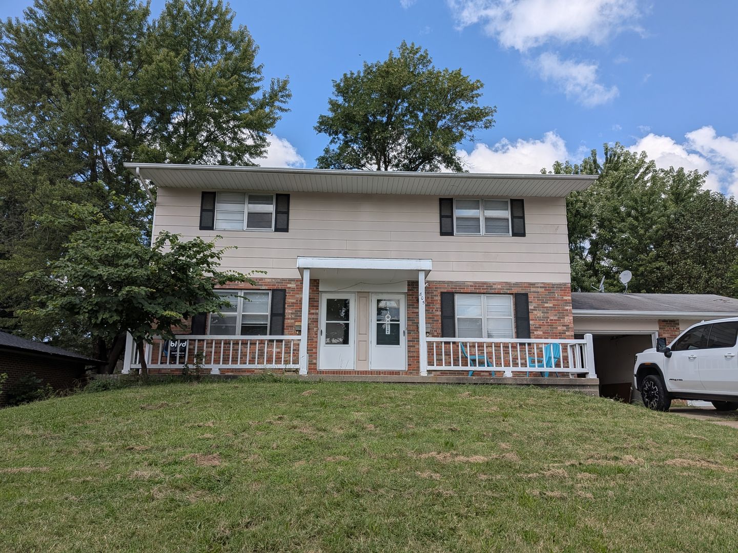 Columbia Apartment: 805 S. Fairview Rd