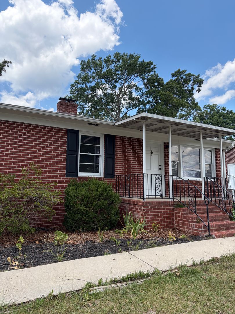 Taylors House: 4109 Edwards Road