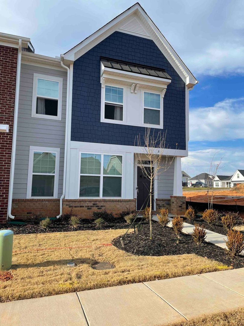 Greer House: 8 Leander Dr