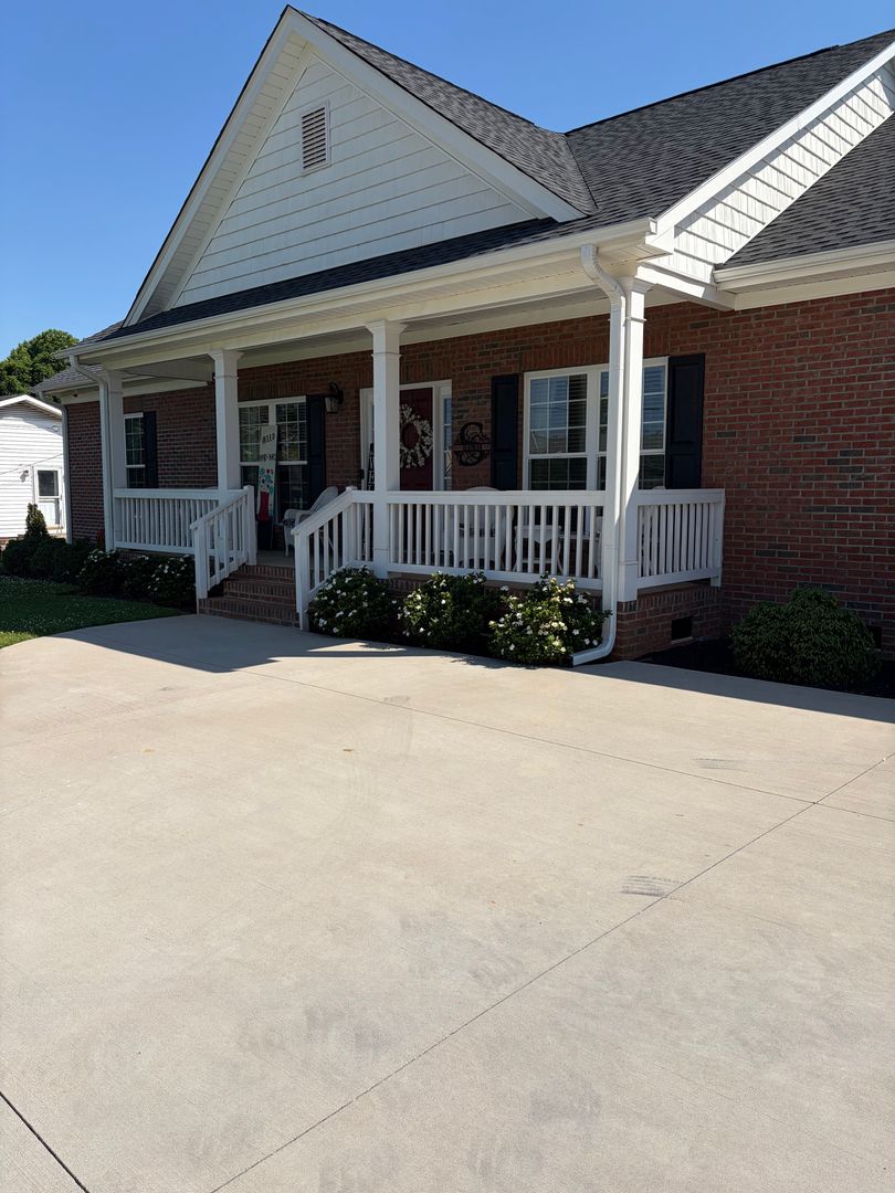Greer House: 202 Roscoe Drive