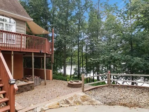 Lakefront Cottage Near Town with Stunning Views – photo 1