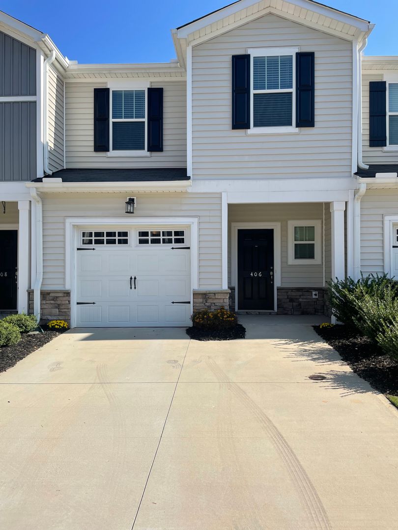 Greer House: 406 Windsinger Lane