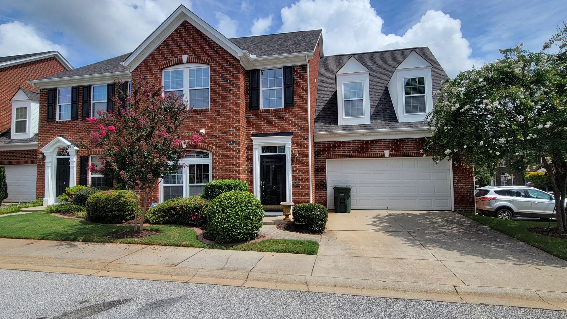 Simpsonville House: 2 Dillworth Ct