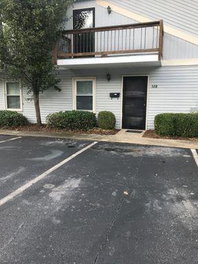 Lovely 3 bedroom Town Home with Fresh Paint and New Flooring Upstairs!! East North Street Area – photo 1