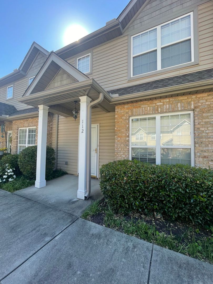 Greenville House: 112 Bankside Lane