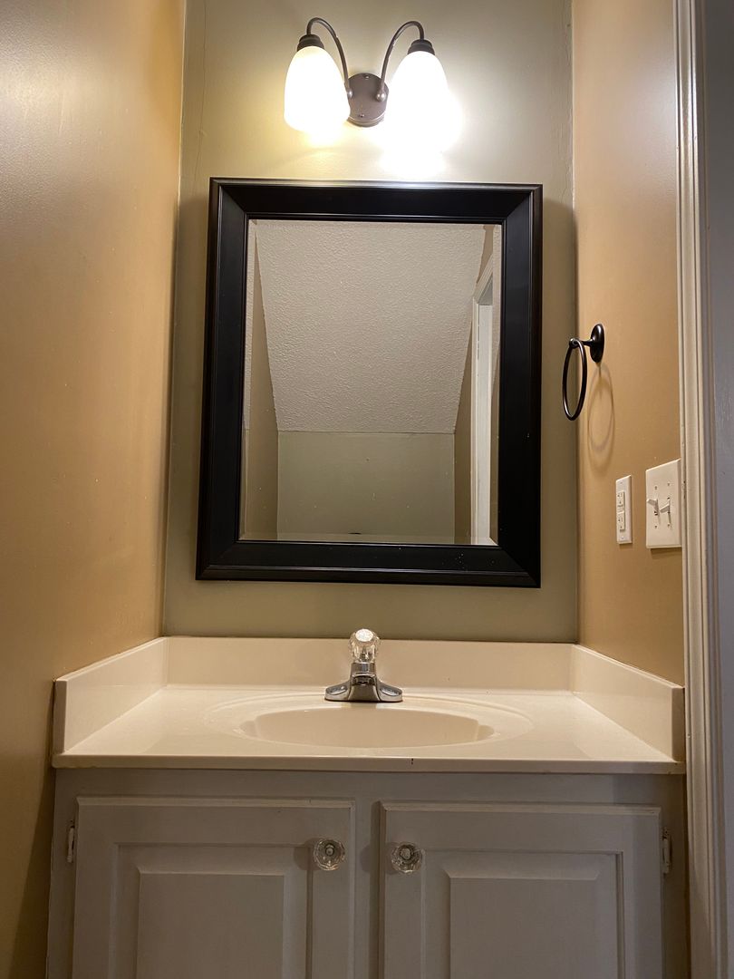 Fountain Inn House: 903 B North Main Street