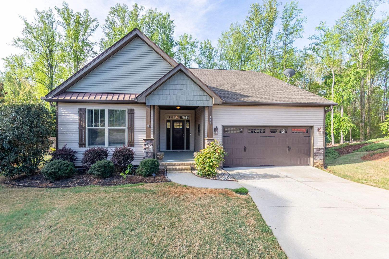 Travelers Rest House: 409 Trillium Creek Court