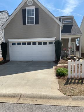 Lovely 3 Bedroom 2.5 bath Home in Bridges Estates, walking distance to Bridgeway Station!! – photo 1