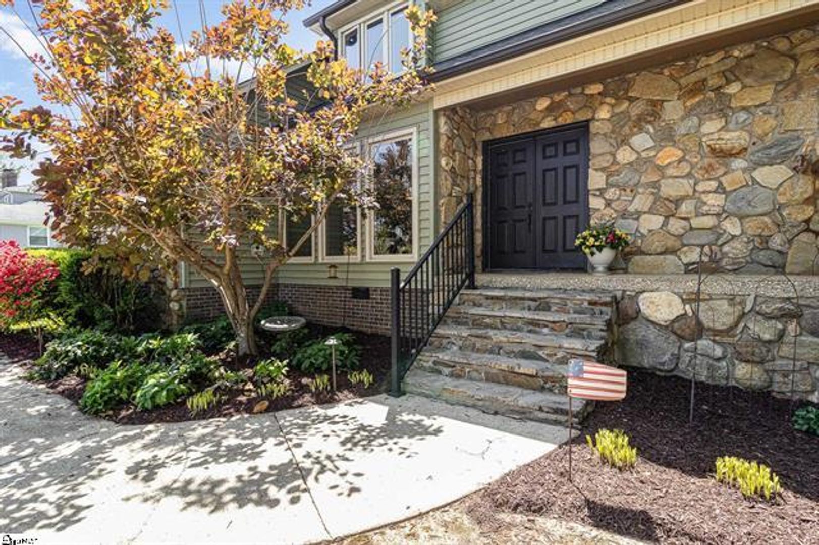 Easley House: 204 Carnoustie Drive