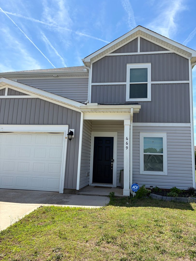 Spartanburg House: 669 Grays Creek Road