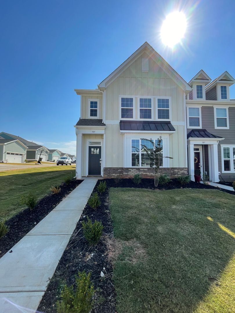 4 Bedroom 3.5 bath townhome in Greer O'neal village Brand New!!!