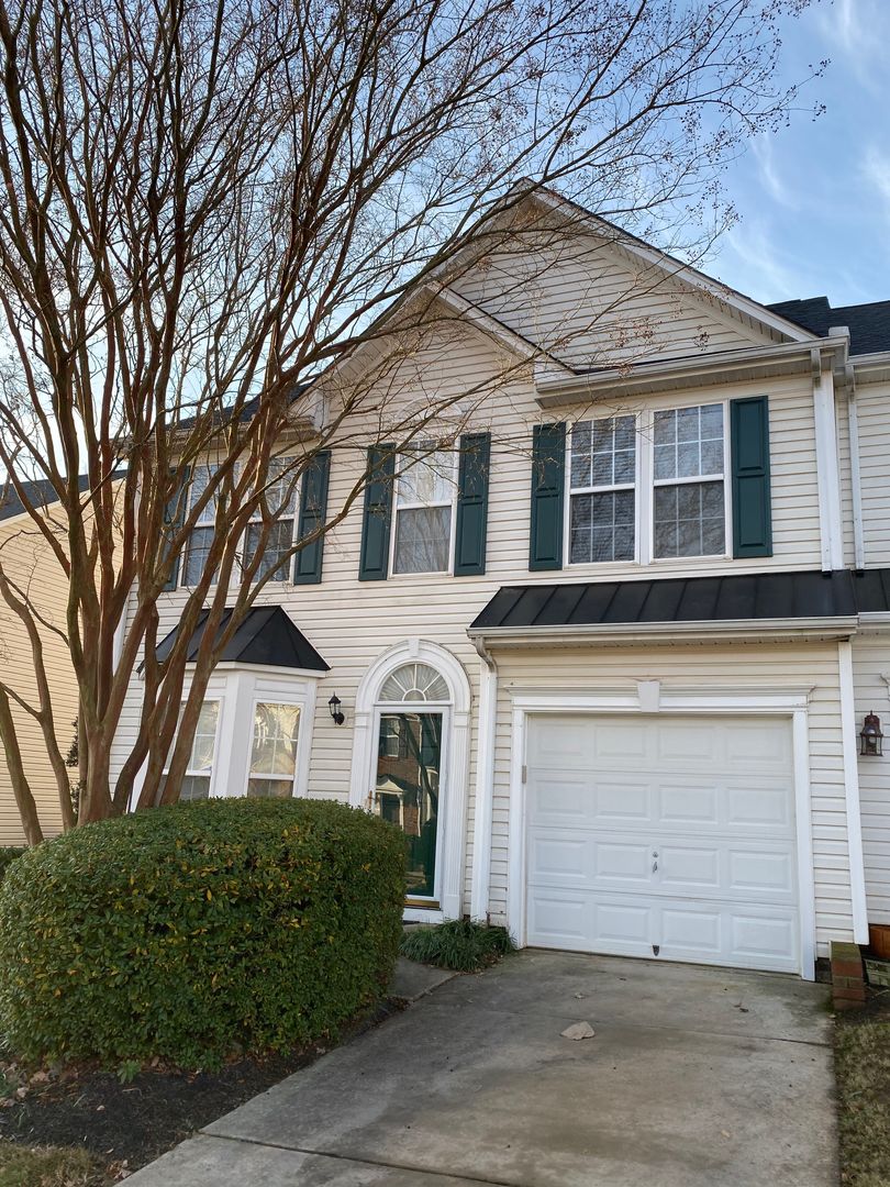 Mauldin House: 232 Hadley Commons Drive