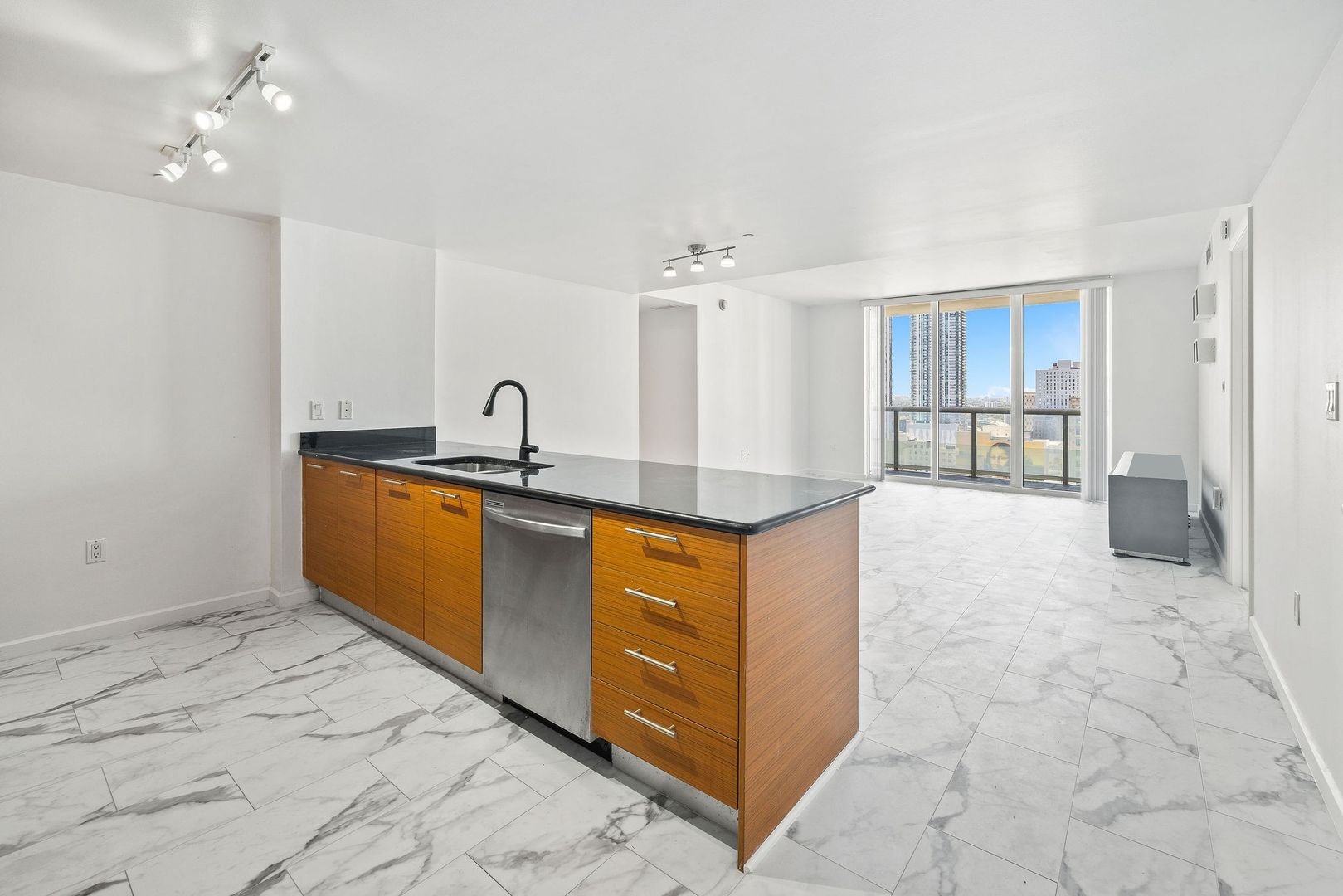 Miami Condo: 50 Biscayne Blvd Apt 2211