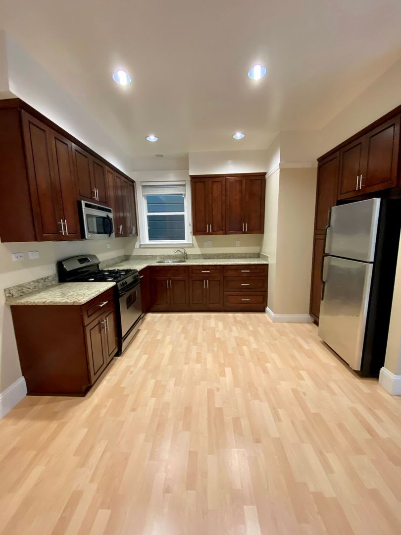 San Francisco Apartment: 662-666 662A-666A Green Street