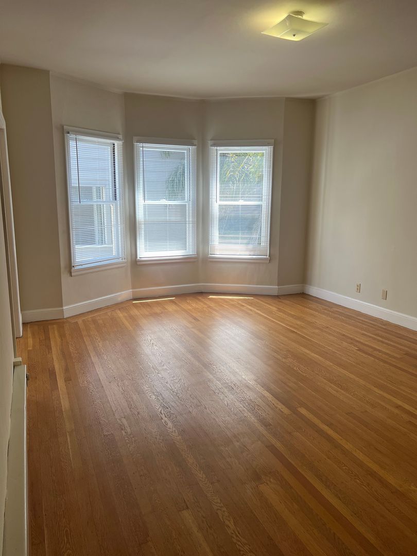San Francisco Apartment: 2120 Larkin Street