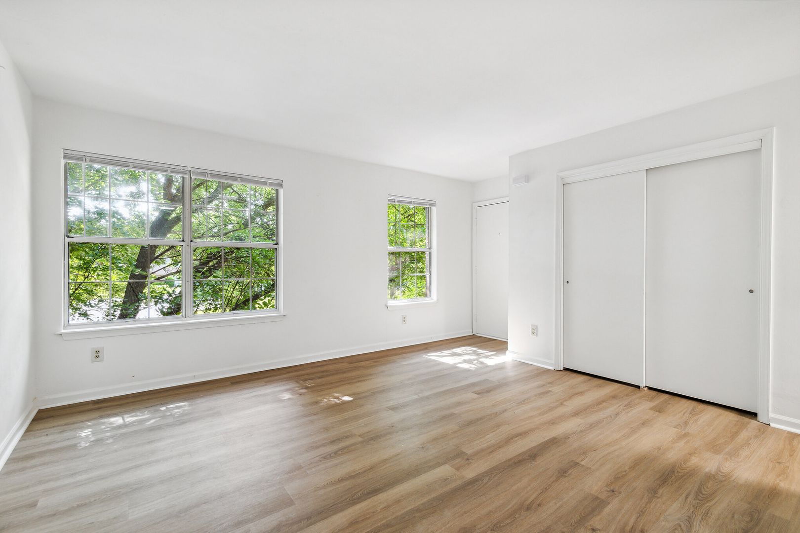 VA Beach Apartment: 524 Aylesbury Dr