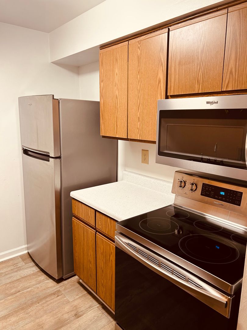 VA Beach Apartment: 524 Aylesbury Dr