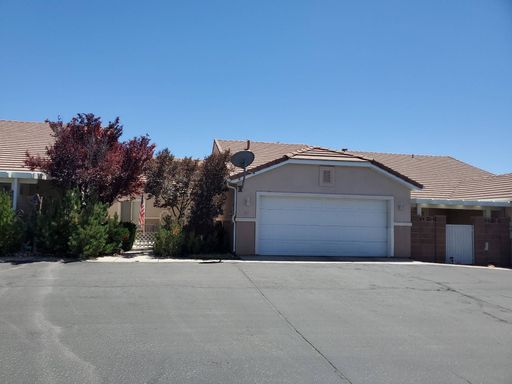 The Seasons @ Mesa Hills 3 bed/2 bath – photo 1
