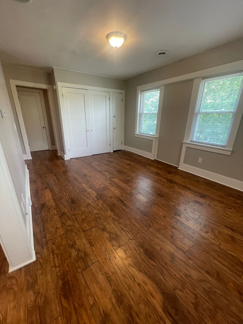 Rochester Apartment: 1117 South Plymouth Avenue