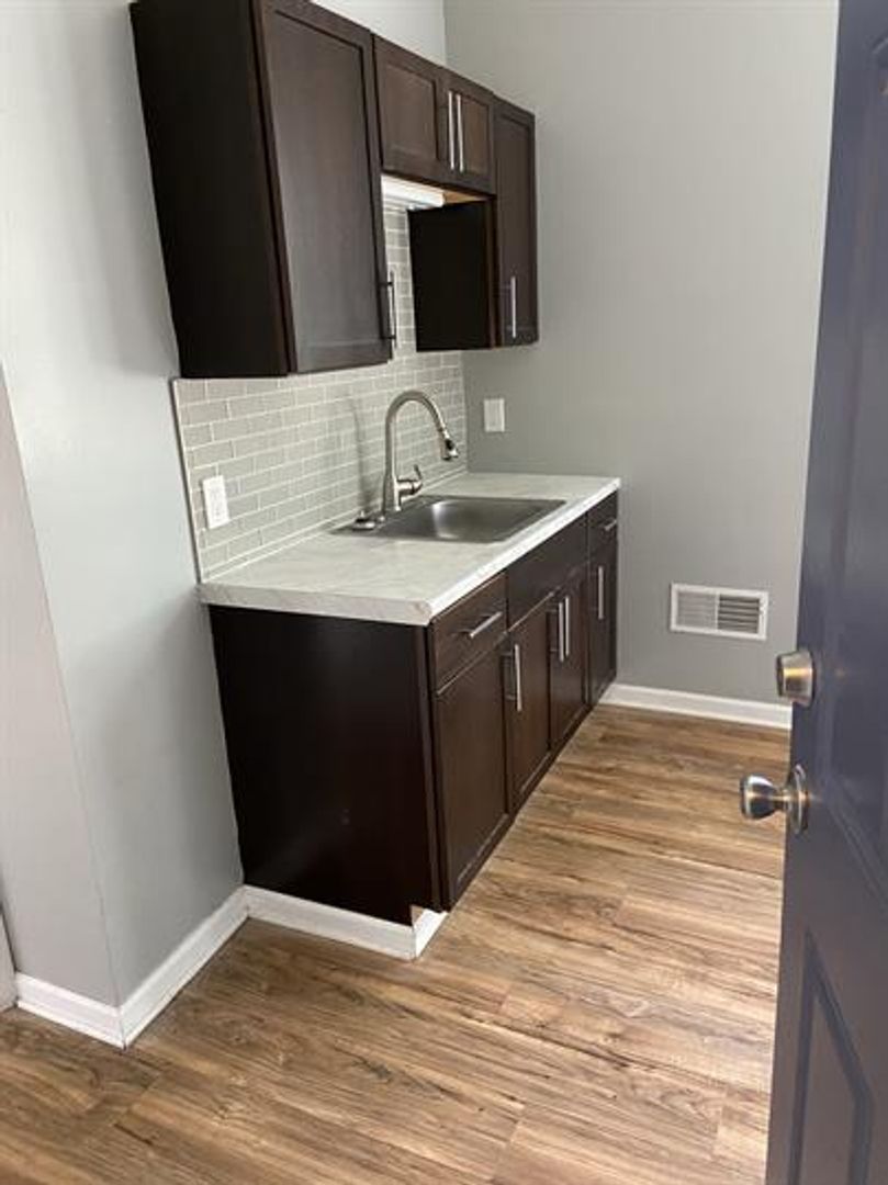 Rochester Apartment: 1055 South Plymouth Avenue