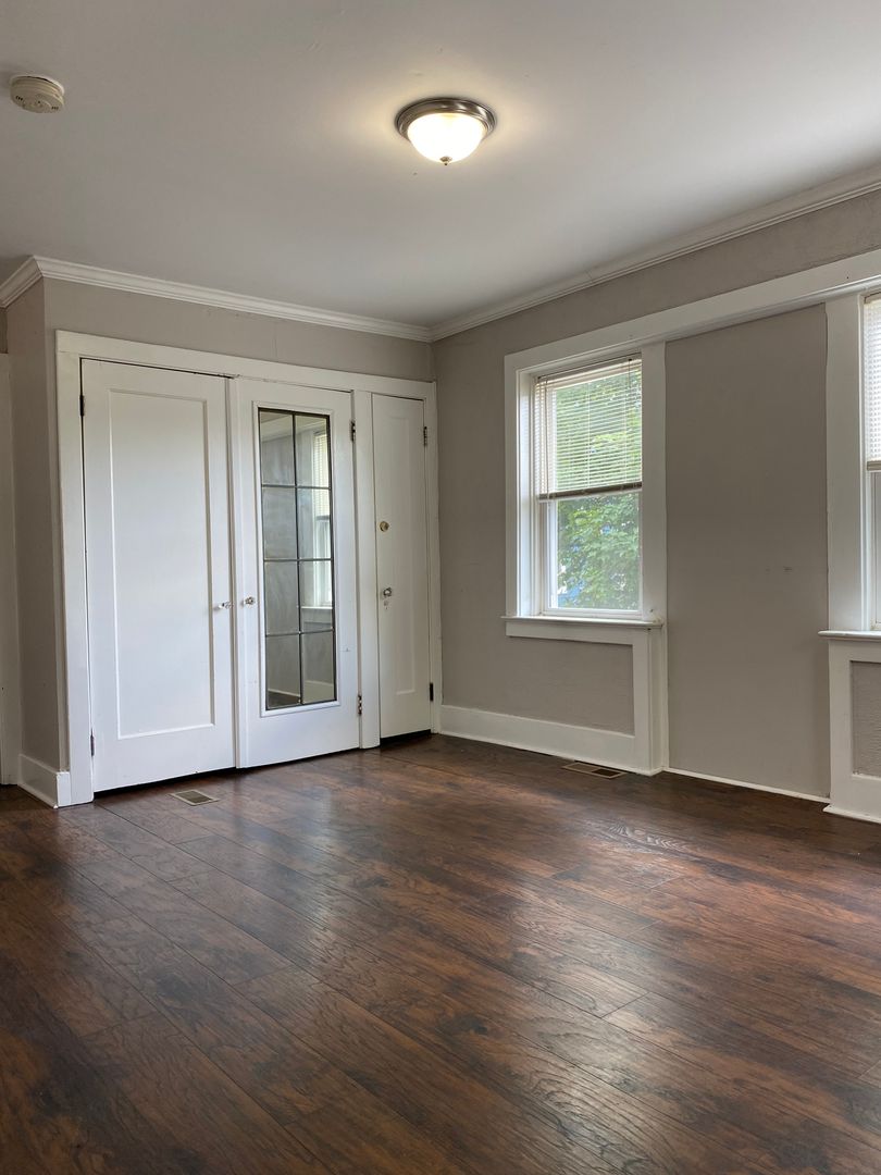 Rochester Apartment: 1117 South Plymouth Avenue