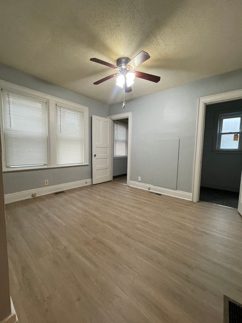 Buffalo Apartment: 52 Locust Street